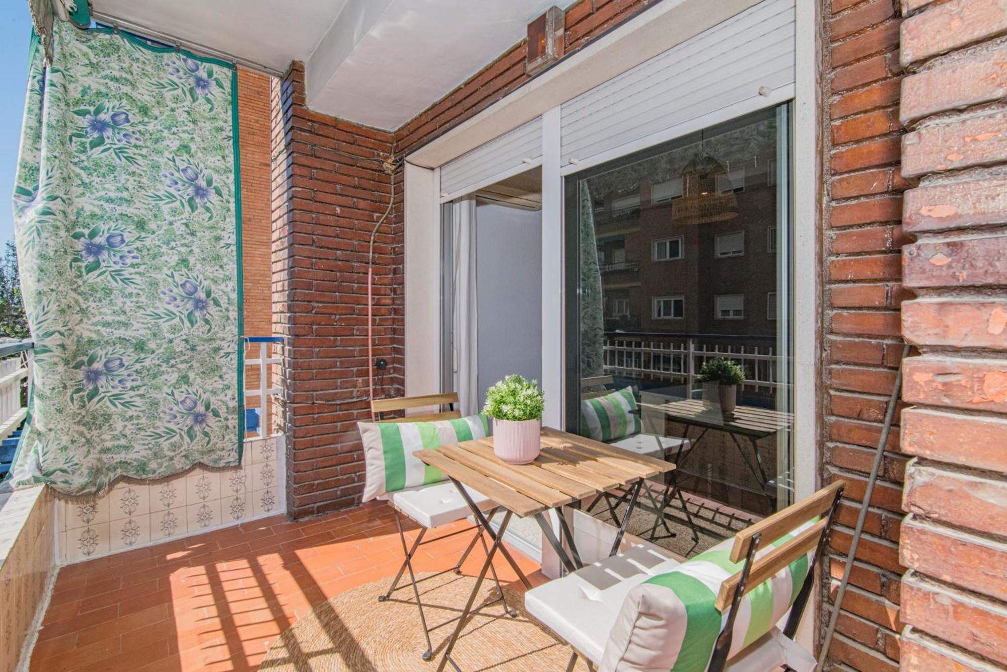 Delfin Retreat Con Terraza Junto A Parada De Metro Granada Exterior photo